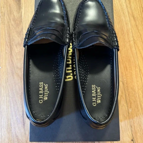 G.H. Bass & Co. Larson Weejuns Classic Black Leather Loafers - Picture 3 of 8